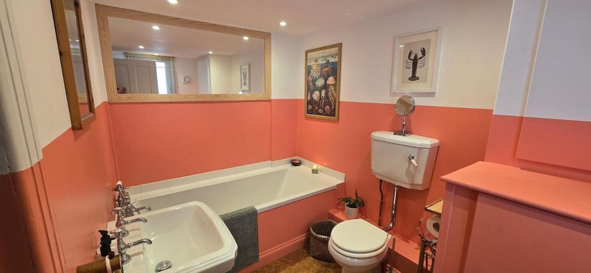 Holiday home Regency House - 2 Bed, 2 Bath By The Beach!